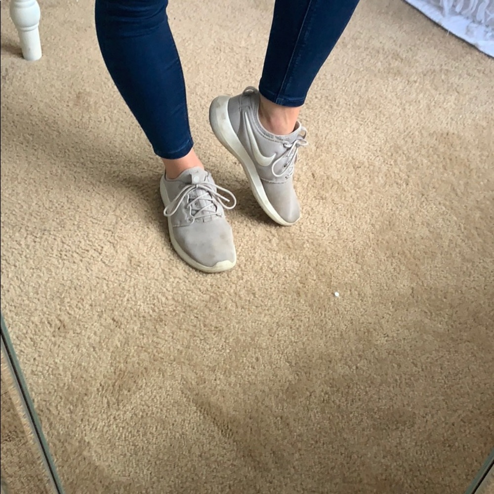 Nike Roshe- Gray